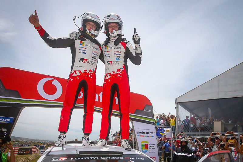 優勝したオィット・タナック/マルティン・ヤルヴェオヤ組