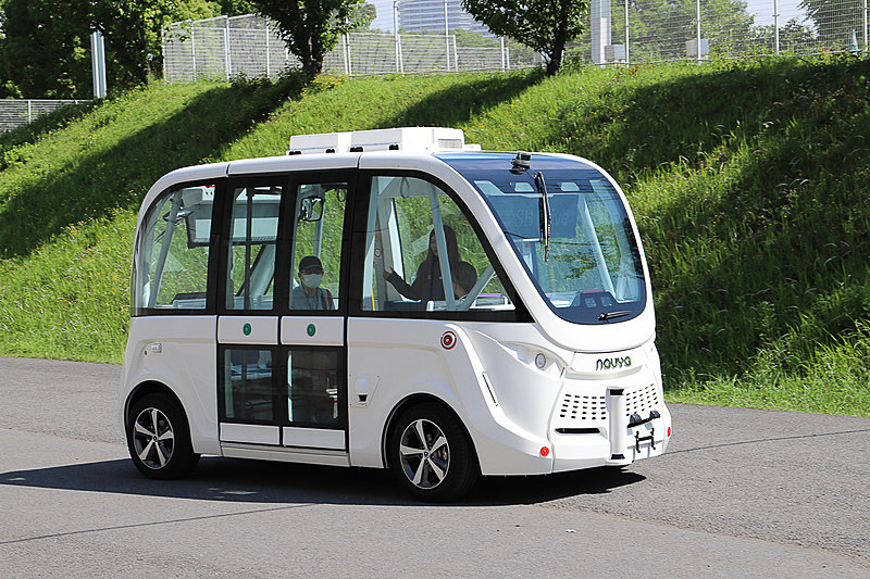 SBドライブが「人とくるまのテクノロジー展2019 横浜」で試乗会を行なった自動運転EV（電気自動車）バス「NAVYA ARMA（ナビヤ アルマ）」