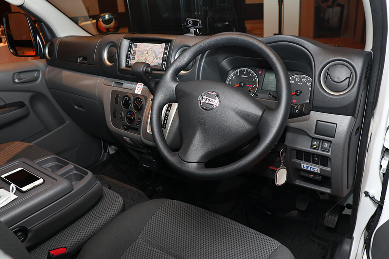 デモカーの車内