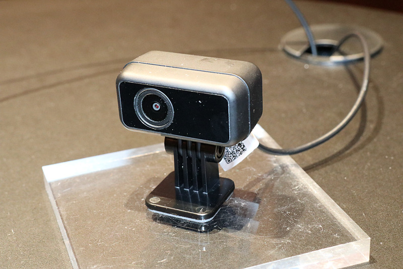 内向きカメラの電源供給は外向きカメラから行なわれる