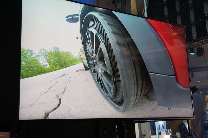 「ミシュラン アプティス・プロトタイプ」装着車によるテスト走行の映像