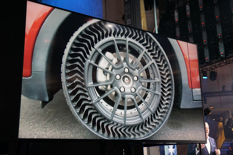 「ミシュラン アプティス・プロトタイプ」装着車によるテスト走行の映像