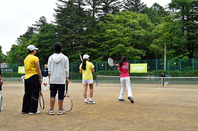 ストロークとボレーで前後に動きつつ、アドバイスをもらう