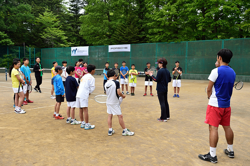 練習中に何度か集まり、ミスを最小限にして勝つための技術と精神面の両方を強くするためのレクチャーが行なわれた