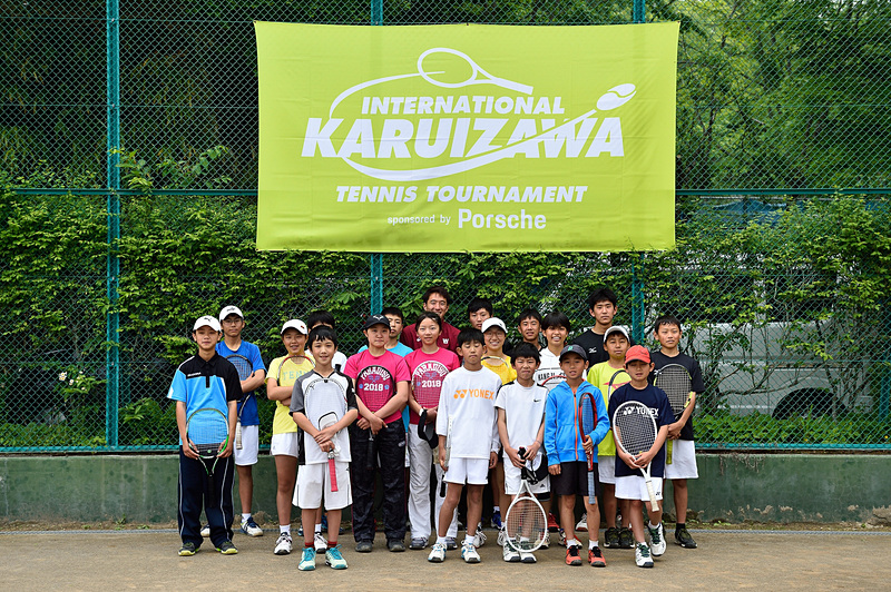 ジュニアプログラム参加者で記念写真