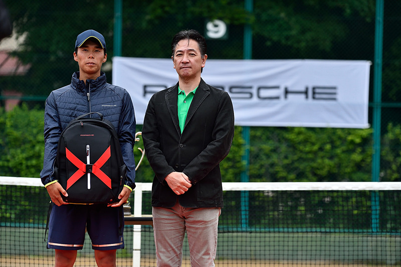 望月勇希選手とポルシェジャパン執行役員 営業部長 増田勝也氏