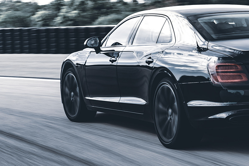 4輪操舵システムを初搭載