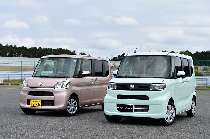 現行タント（左）と新型タント プロトタイプ（右）