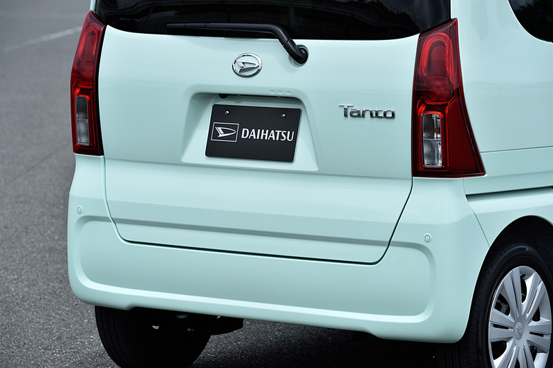 前後バンパーにセンサーを装着