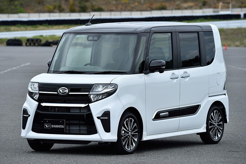 新型タント カスタム RS プロトタイプ。白と黒の2トーン