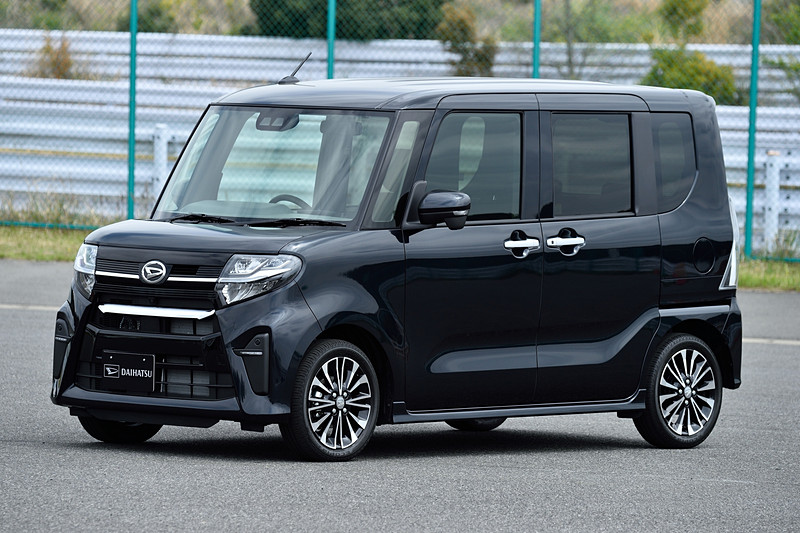 新型タント カスタム RS プロトタイプ。こちらはブラックのモノトーン