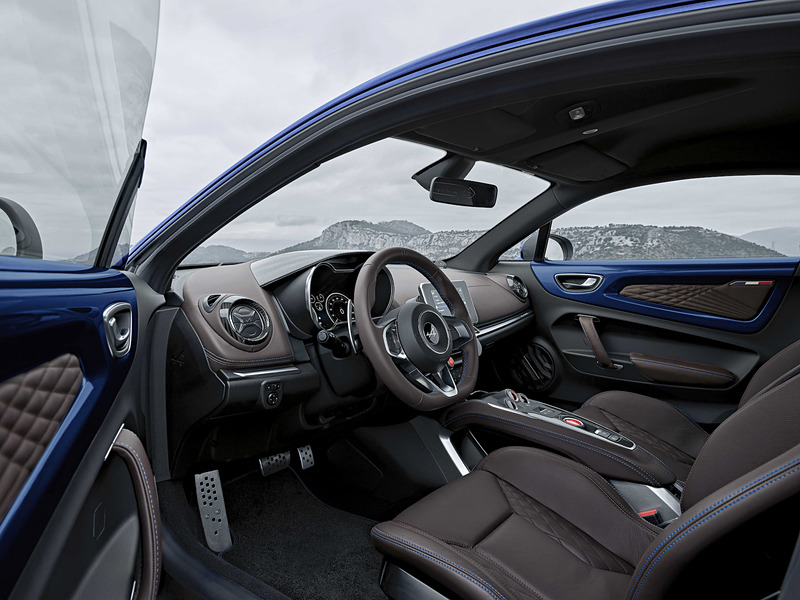 アルピーヌ A110 ブルー アビスのインテリア