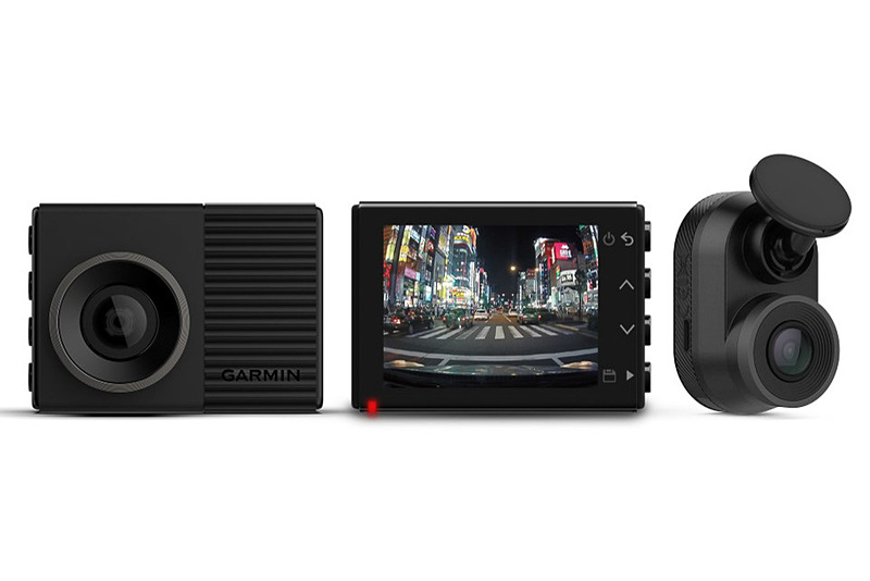 新製品のフルHDドラレコ「Dash Cam 46Z」。右側のリアカメラ「Dash Cam mini」は単体販売も行なわれる