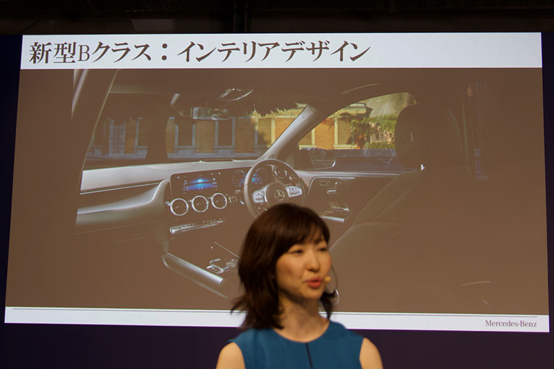 Aクラスの基本デザインを踏襲したインテリア。リアシートを4：2：4分割可倒式として柔軟な使い方が可能