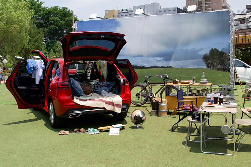 芝生広場で展示されたBEAMSとのコラボ車両