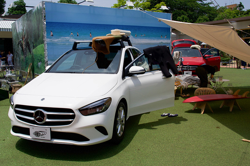 芝生広場で展示されたBEAMSとのコラボ車両