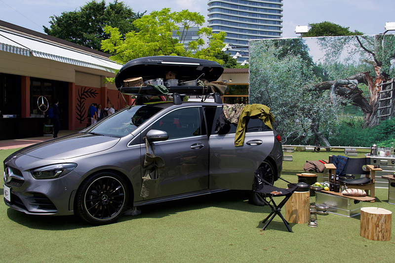 芝生広場で展示されたBEAMSとのコラボ車両