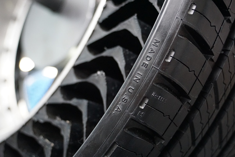 乗用車用エアレスタイヤ「ミシュラン アプティス・プロトタイプ」