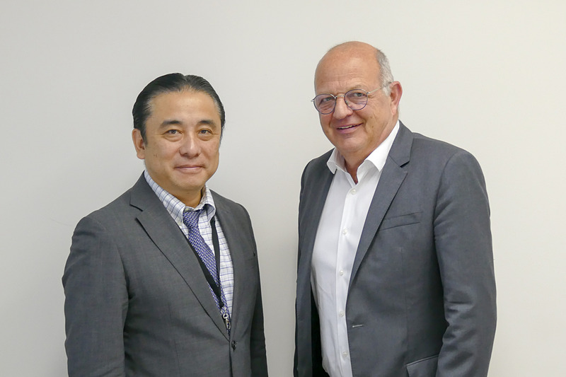 山田茂晴氏（左）とアラン・デ・タイエ氏（右）