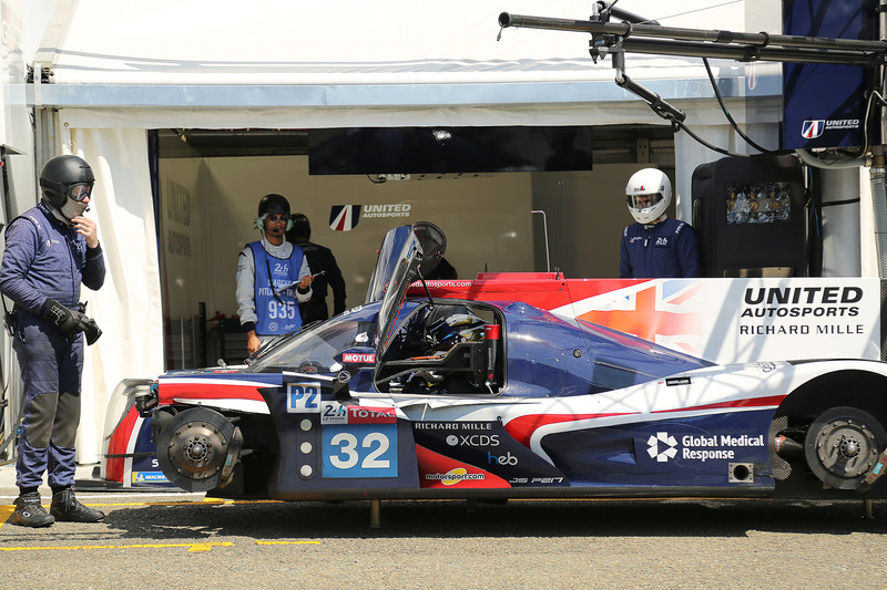 ピットレーン入り口側に設置されたユナイテッド・オートスポーツのピット