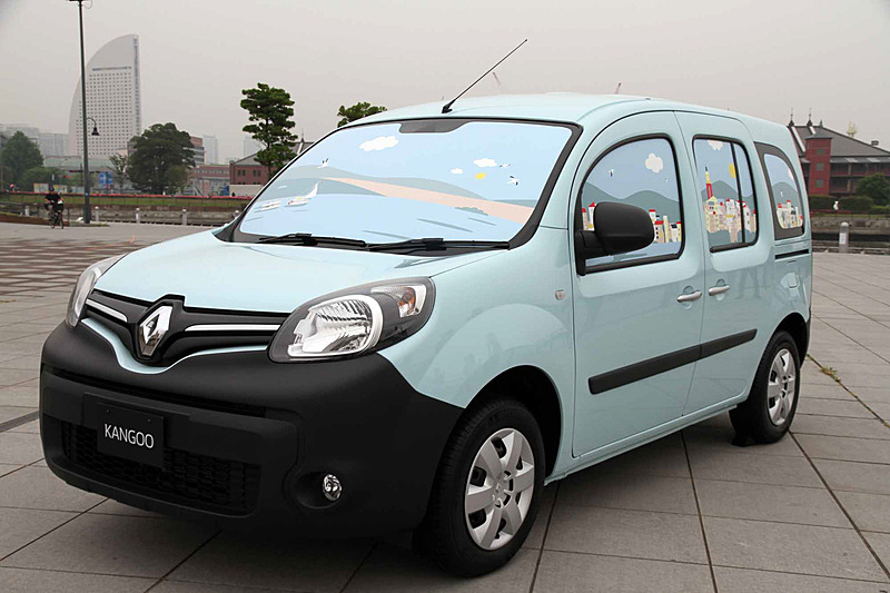 ボディカラー「ブルー ドラジェ」を採用した限定車「カングー クルール」