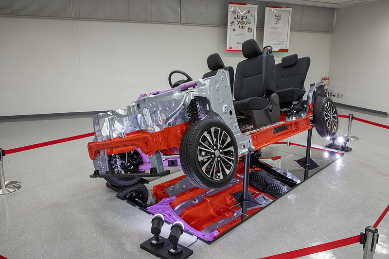 写真は会場に展示されていたDNGAプラットフォーム