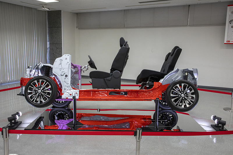 写真は会場に展示されていたDNGAプラットフォーム