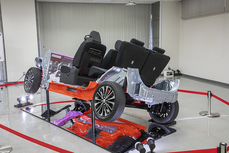 写真は会場に展示されていたDNGAプラットフォーム