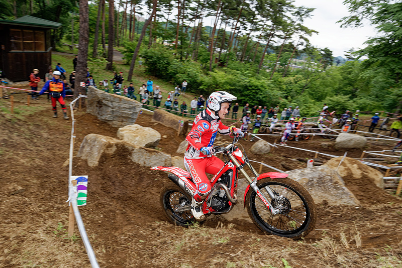 岩を設置したセクションや急斜面を利用したセクション、水辺のセクションなどバラエティに富む