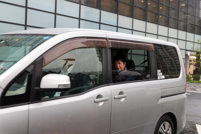 試乗では、低速での前進や後退時にアクセルを急に踏み込んでも加速をしないことを体感