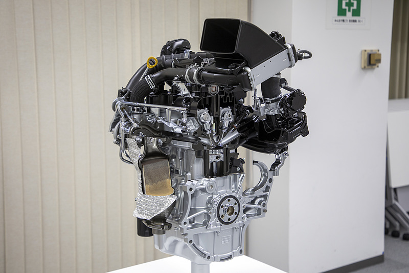 プラットフォームとは別の部屋に展示していた0.66リッターターボエンジン