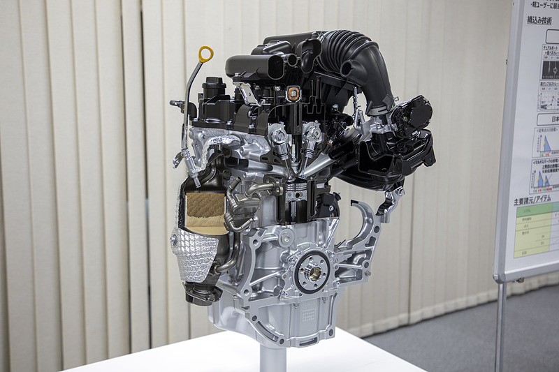 こちらは同時に展示されていた0.66リッター自然吸気エンジン