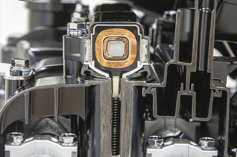 コイルは従来からあるコイルをマルチスパークに対応するようにチューニングしたものを使用する