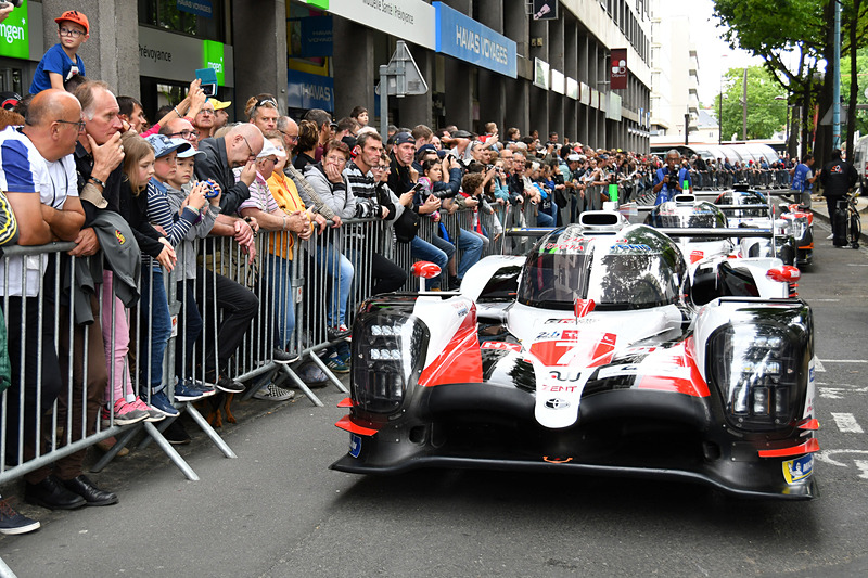 トヨタ TS050 HYBRID（LM P1）は7号車に小林可夢偉/マイク・コンウェイ/ホセ・マリア・ロペス組が、8号車に中嶋一貴/フェルナンド・アロンソ/セバスチャン・ブエミ組が乗る