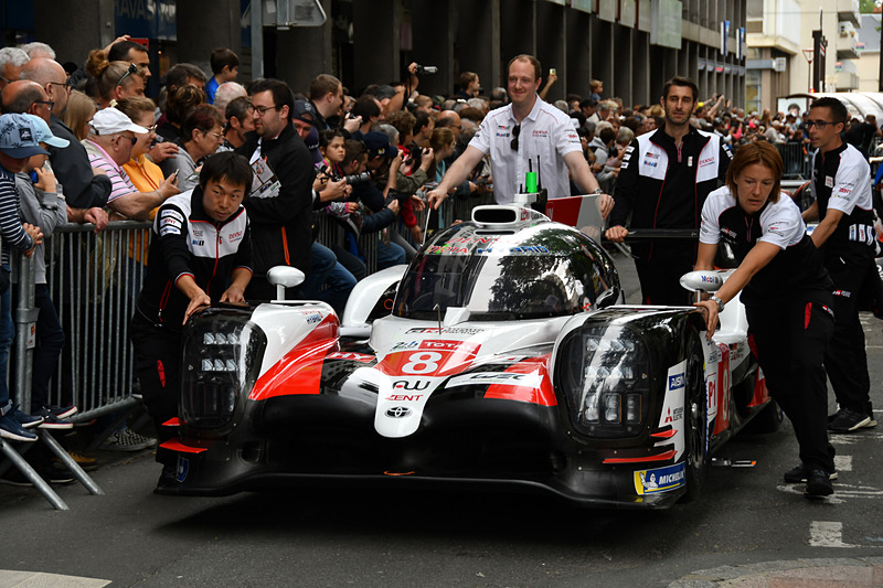トヨタ TS050 HYBRID（LM P1）は7号車に小林可夢偉/マイク・コンウェイ/ホセ・マリア・ロペス組が、8号車に中嶋一貴/フェルナンド・アロンソ/セバスチャン・ブエミ組が乗る