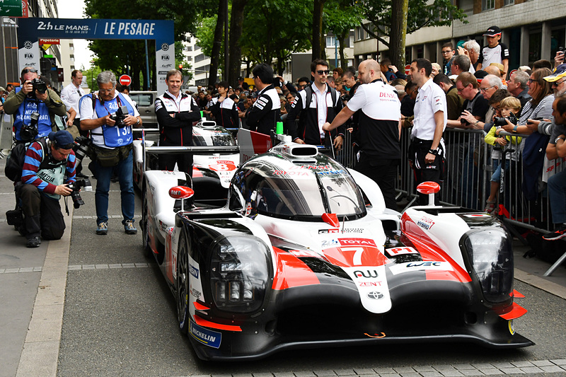 トヨタ TS050 HYBRID（LM P1）は7号車に小林可夢偉/マイク・コンウェイ/ホセ・マリア・ロペス組が、8号車に中嶋一貴/フェルナンド・アロンソ/セバスチャン・ブエミ組が乗る