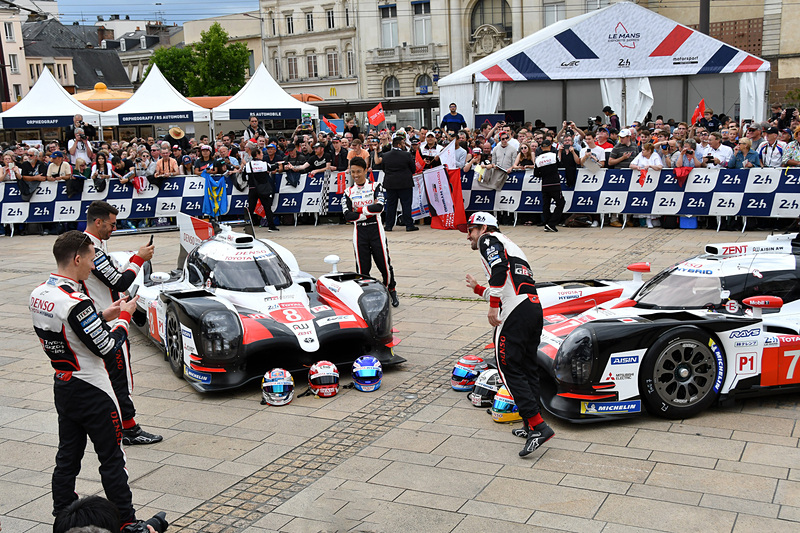 トヨタ TS050 HYBRID（LM P1）は7号車に小林可夢偉/マイク・コンウェイ/ホセ・マリア・ロペス組が、8号車に中嶋一貴/フェルナンド・アロンソ/セバスチャン・ブエミ組が乗る