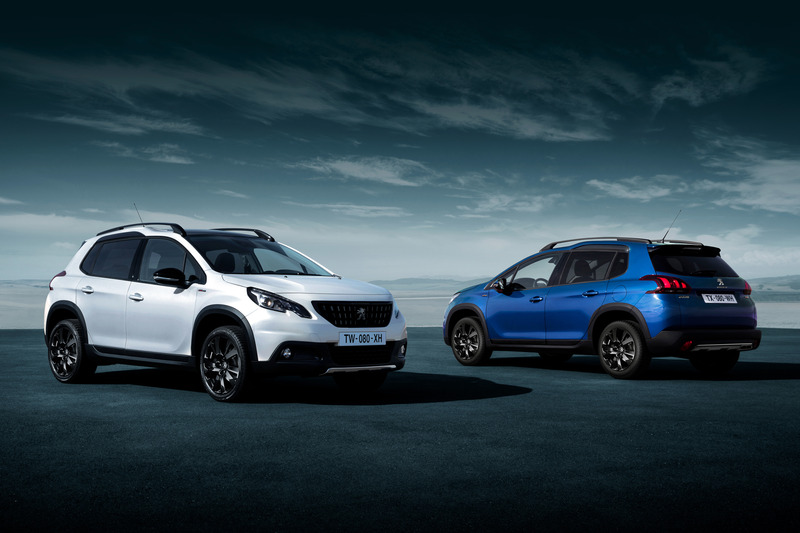 フロントグリルやドアミラー、リアスポイラーなどにブラックパーツを装備