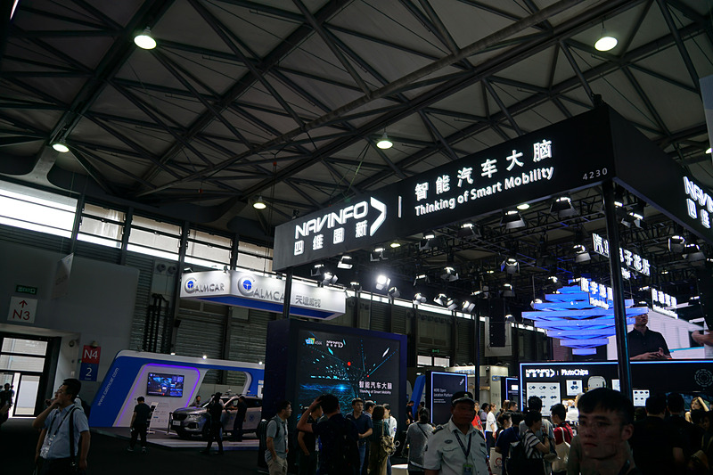 自動車技術を展示するホールには新興自動車メーカーも数多く出展する
