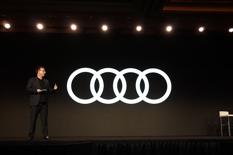 アウディ中国の社長 Thomas Owsianski氏による基調講演では、「Audi connect」「V2X」「holoride」「Audi AI:ME」といった4つの新しいテクノロジーが紹介された