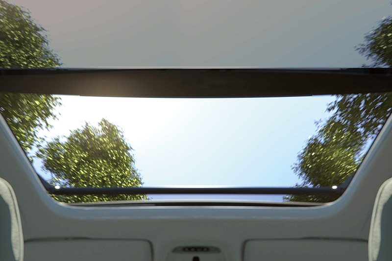 人気オプションの「パノラマ・ガラス・サンルーフ」を装備