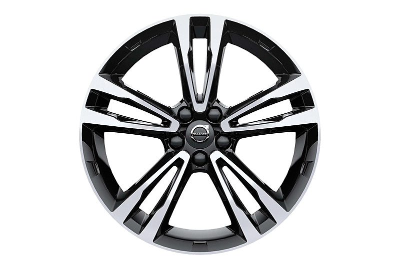V90 クロスカントリー D4 AWD Nordic Editionに装着される19インチアルミホイール「5ダブルスポーク7.5J×19 ダイヤモンドカット/テックマットブラック」。タイヤサイズは235/50R19