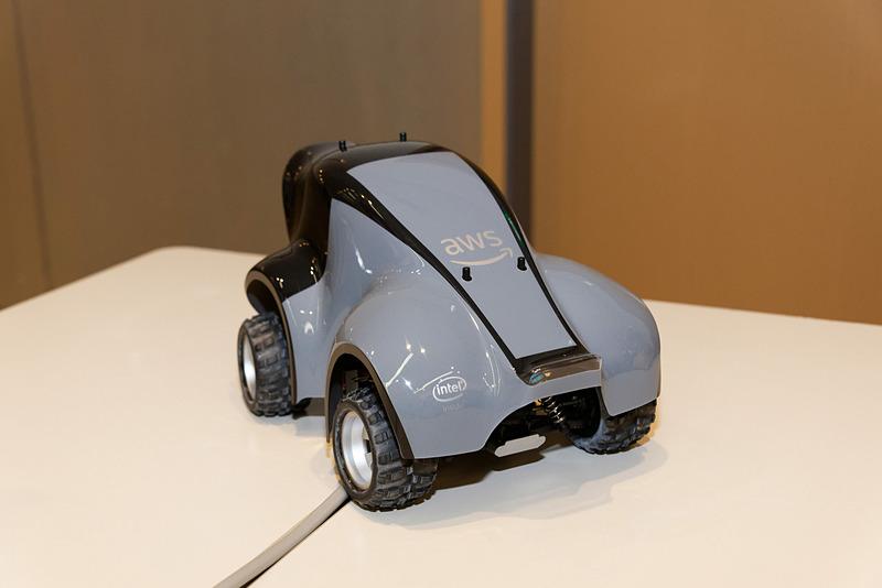 「AWS DeepRacer リーグ」で用いられるロボットカー