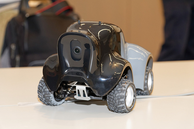 こちらがロボットカーの前方。カメラが搭載されているのが分かる