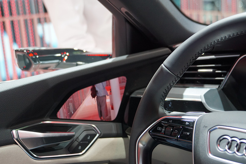 室内から外を見た様子