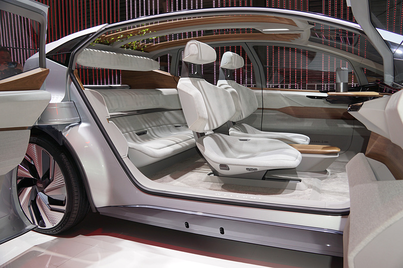 コンセプトカーの「AI:ME」も展示