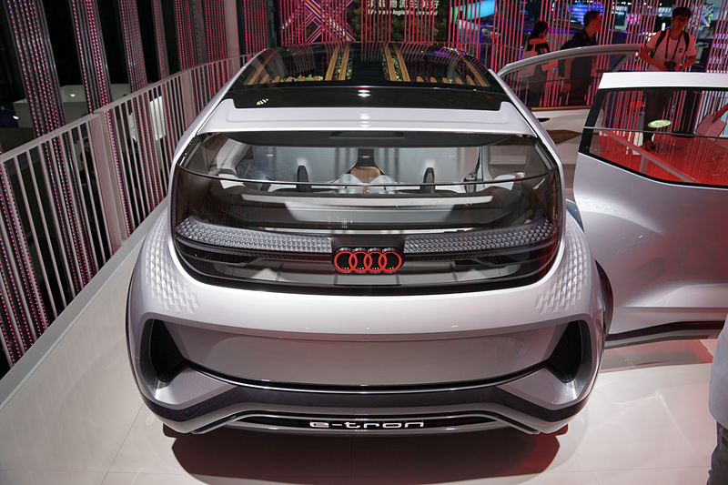 コンセプトカーの「AI:ME」も展示