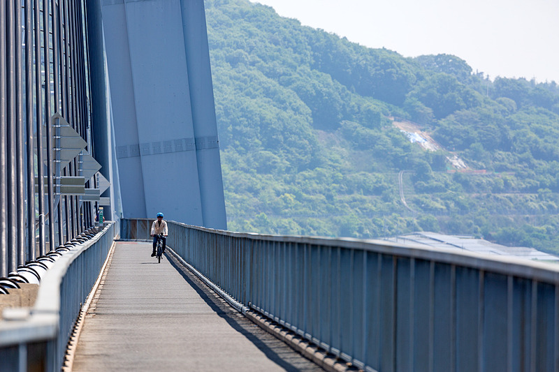 まさに絶景！　しまなみ海道をe-bikeで走る筆者