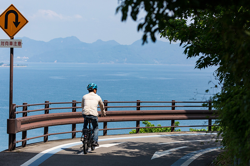 まさに絶景！　しまなみ海道をe-bikeで走る筆者