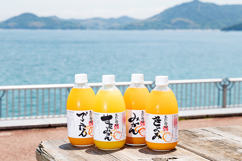 愛媛ということで果汁100％のみかんジュースの種類も充実！　「温州みかん」「不知火（デコポン）」「きよみ」「ニューサマーオレンジ」「甘夏みかん」「河内晩柑」と6種類もラインアップ